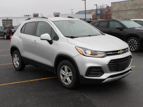 Silver Ice Metallic 2021 Chevrolet Trax LT
