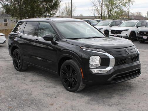 Black Diamond 2026 Mitsubishi Outlander LE
