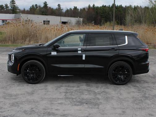 Black Diamond 2026 Mitsubishi Outlander LE