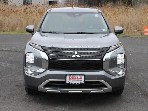 Mercury Gray Metallic 2022 Mitsubishi Outlander SE
