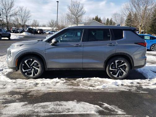 2022 Mitsubishi Outlander SE