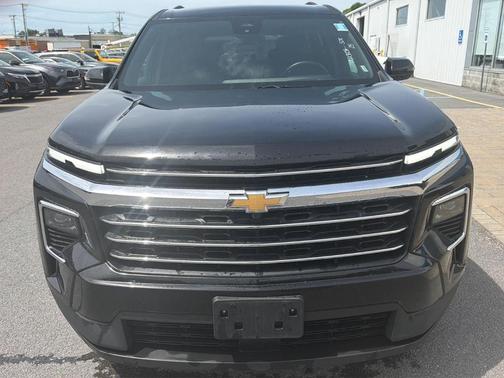 Mosaic Black Metallic 2025 Chevrolet Traverse LT
