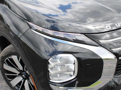 2025 Mitsubishi Outlander Platinum Edition