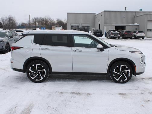 2024 Mitsubishi Outlander SE Black Edition