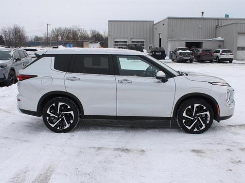 2024 Mitsubishi Outlander SE Black Edition