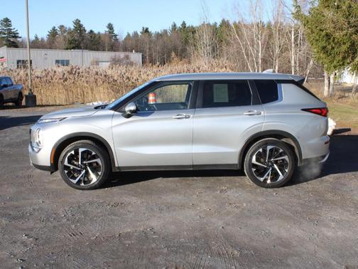 2023 Mitsubishi Outlander SE Special Edition