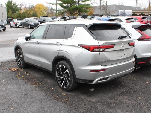 2023 Mitsubishi Outlander SE Special Edition