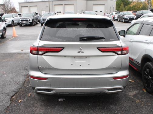 2023 Mitsubishi Outlander SE Special Edition
