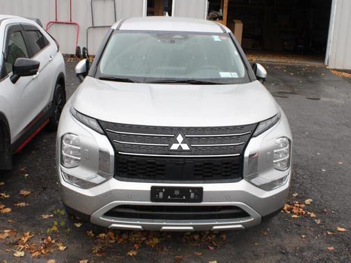 2023 Mitsubishi Outlander SE Special Edition