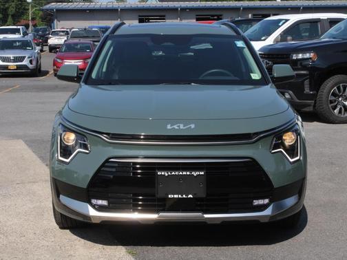 Green 2025 Kia Niro EX Touring