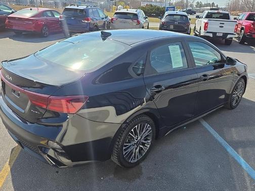 Aurora Black 2024 Kia Forte GT-Line