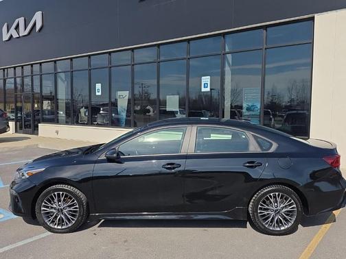 Aurora Black 2024 Kia Forte GT-Line