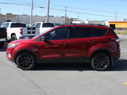 Ruby Red Metallic Tinted Clearcoat 2018 Ford Escape SE