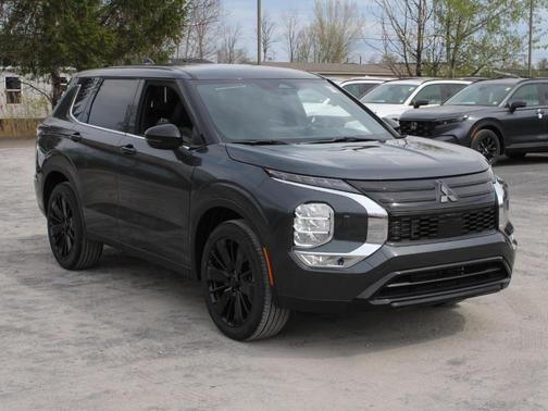 Graphite Gray 2026 Mitsubishi Outlander LE
