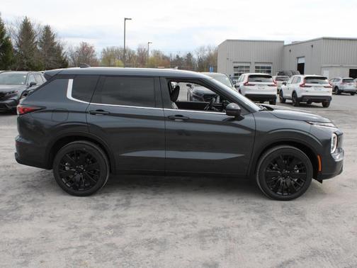 Graphite Gray 2026 Mitsubishi Outlander LE