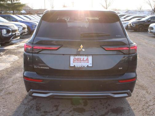 2026 Mitsubishi Outlander SE
