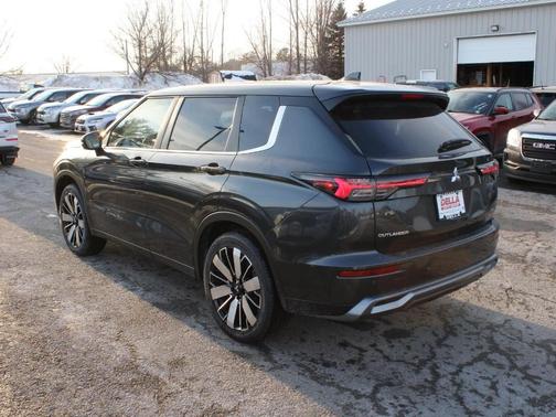 2026 Mitsubishi Outlander SE
