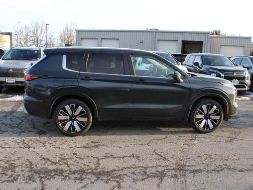 2026 Mitsubishi Outlander SE