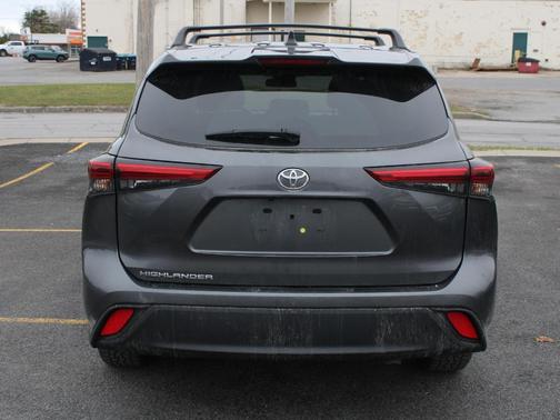 Magnetic Gray Metallic 2023 Toyota Highlander L