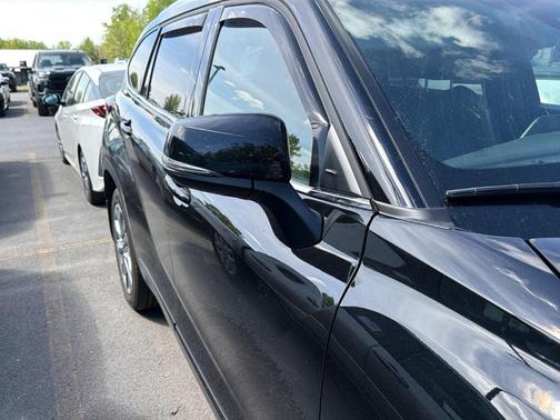 Midnight Black Metallic 2023 Toyota Highlander Hybrid Limited