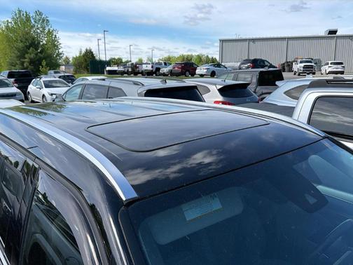 Midnight Black Metallic 2023 Toyota Highlander Hybrid Limited