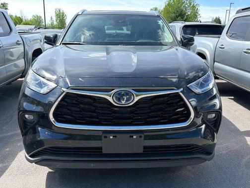 Midnight Black Metallic 2023 Toyota Highlander Hybrid Limited