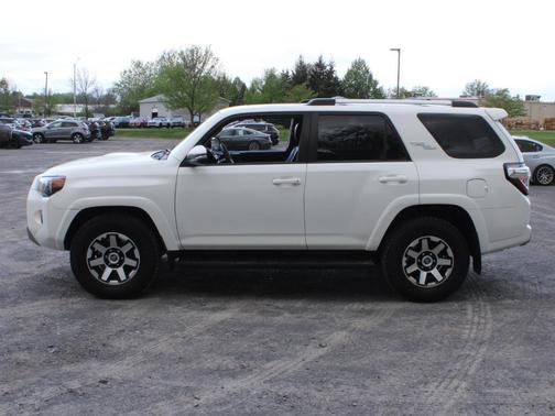 Super White 2017 Toyota 4Runner TRD Off Road Premium