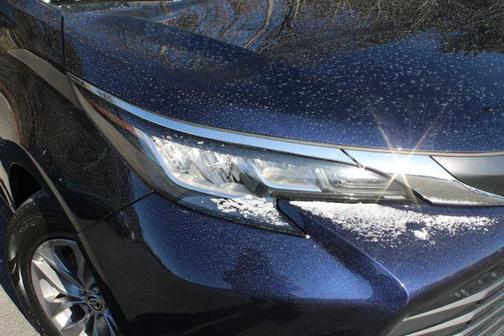 2022 Toyota Sienna LE