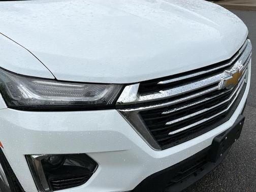 Summit White 2023 Chevrolet Traverse LT Cloth
