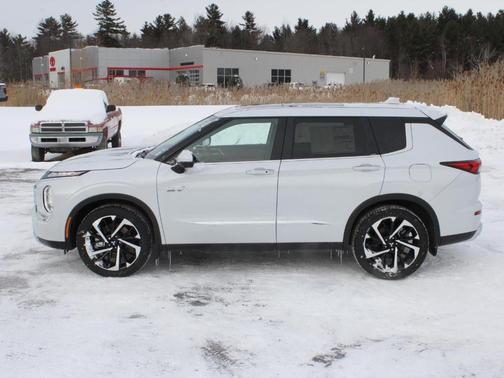 2025 Mitsubishi Outlander PHEV SE
