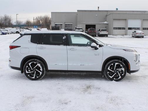 2025 Mitsubishi Outlander PHEV SE