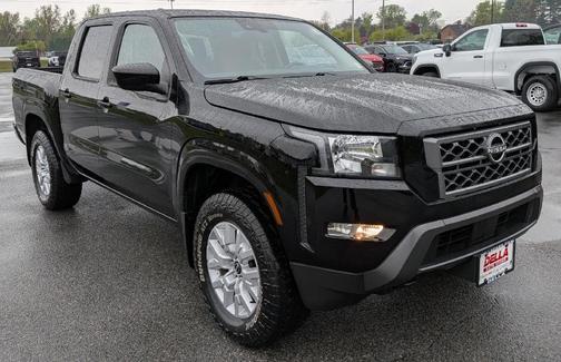 Black 2022 Nissan Frontier SV