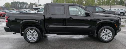 Black 2022 Nissan Frontier SV