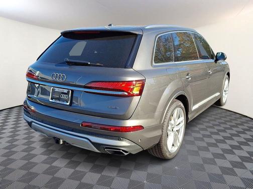 2025 Audi Q7 55 Premium Plus