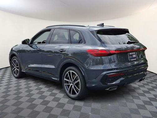 Tambora Gray Metallic 2026 Audi Q5 Prestige TFSI quattro S tronic