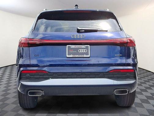 NAVARRA BLUE 2026 Audi Q5 Premium Plus TFSI quattro S tronic
