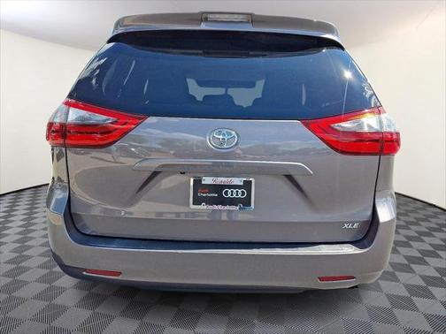 2020 Toyota Sienna XLE