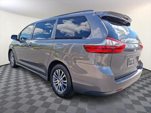 2020 Toyota Sienna XLE