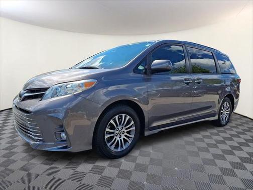 2020 Toyota Sienna XLE