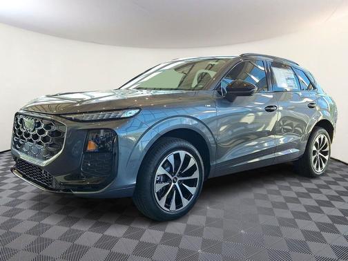 Daytona Gray Pearl Effect 2026 Audi Q3 TFSI quattro S tronic