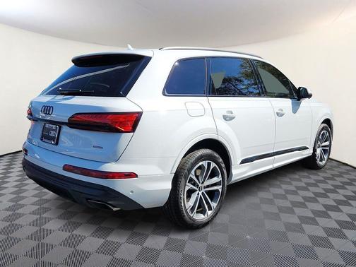 2026 Audi Q7 45 Premium