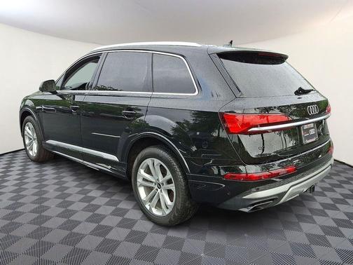 Mythos Black Metallic 2025 Audi Q7 55 Premium Plus