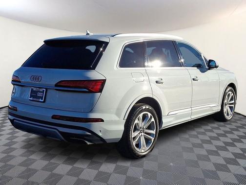 2025 Audi Q7 55 Premium Plus