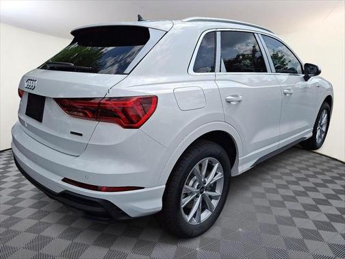 2025 Audi Q3 Premium 45 TFSI S line quattro Tiptronic