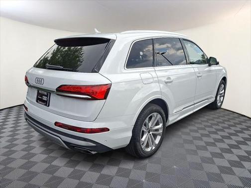 2025 Audi Q7 45 Premium Plus