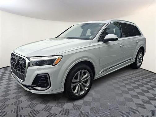 2025 Audi Q7 45 Premium Plus