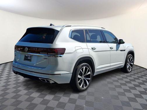 Opal White Pearl 2024 Volkswagen Atlas 2.0T SEL Premium R-Line 4MOTION