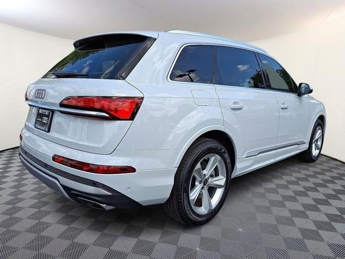 2025 Audi Q7 45 Premium