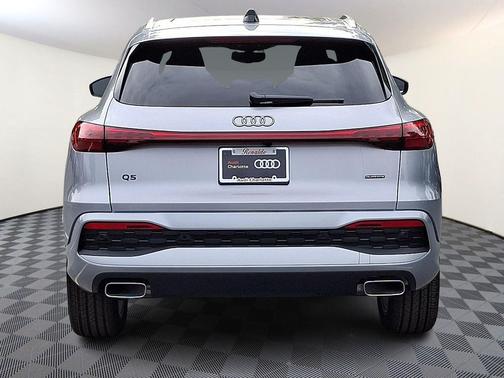 Florett Silver Metallic 2026 Audi Q5 Premium Plus
