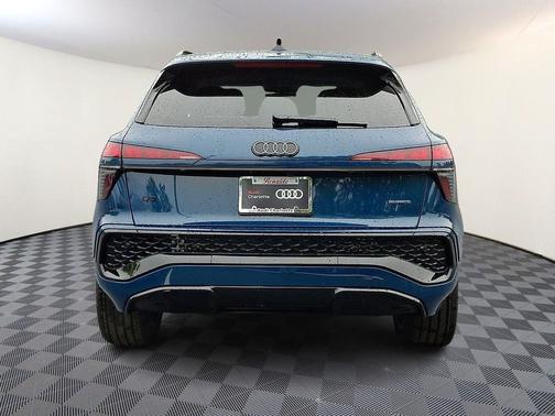 Malpelo Blue Metallic 2026 Audi Q3 TFSI quattro S tronic